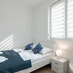 Crowonder Luxury Pag New With Seaview *