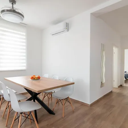 Crowonder Luxury Pag New With Seaview Apartment *