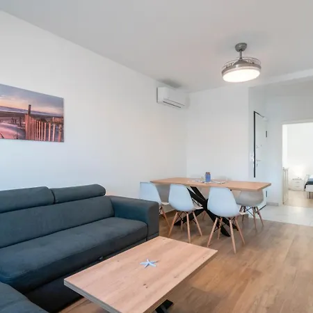 Crowonder Luxury Pag New With Seaview