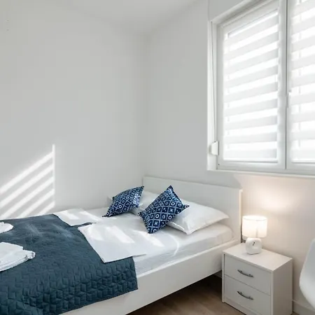 Crowonder Luxury Pag New With Seaview *