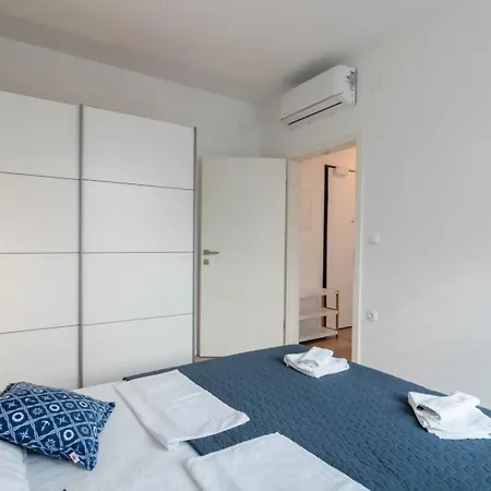 Crowonder Luxury Pag New With Seaview Pag Town