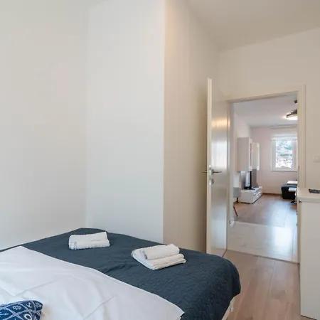 Crowonder Luxury Pag New With Seaview Apartament