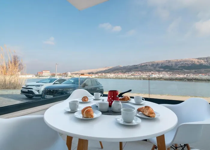 Crowonder Luxury Pag New With Seaview