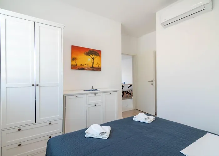 Crowonder Luxury Pag New With Seaview Lägenhet *