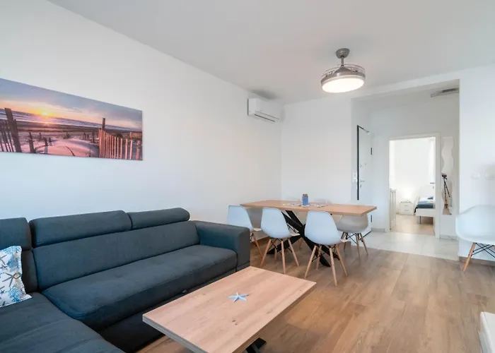 Crowonder Luxury Pag New With Seaview