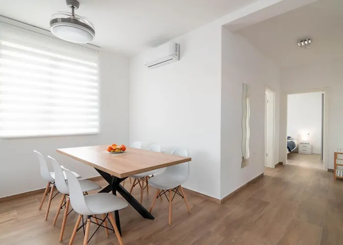 Crowonder Luxury Pag New With Seaview Lägenhet *