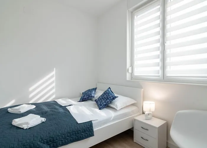 Crowonder Luxury Pag New With Seaview *