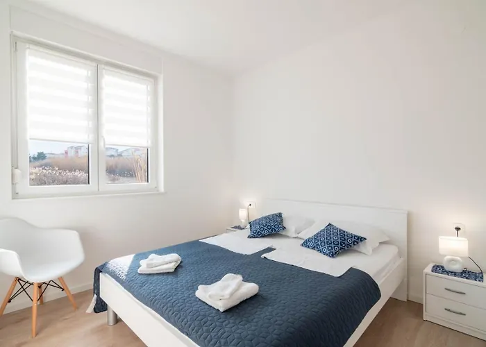 Crowonder Luxury Pag New With Seaview Lägenhet *