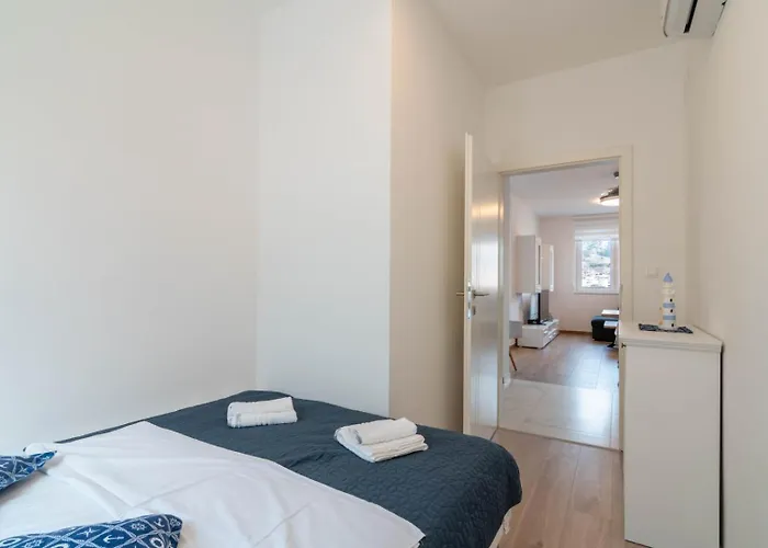 Crowonder Luxury Pag New With Seaview Lägenhet