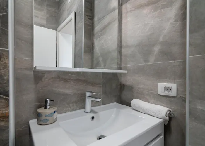 Crowonder Luxury Pag New With Seaview Lägenhet *