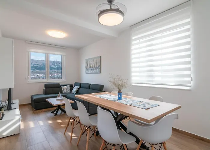 Crowonder Luxury Pag New With Seaview